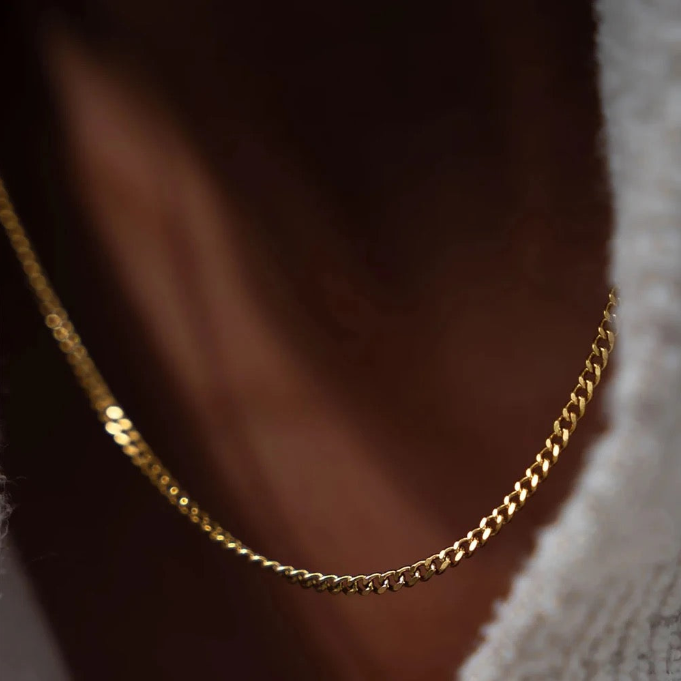 MINIMAL CHAIN NECKLACE