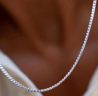 MINIMAL CHAIN NECKLACE